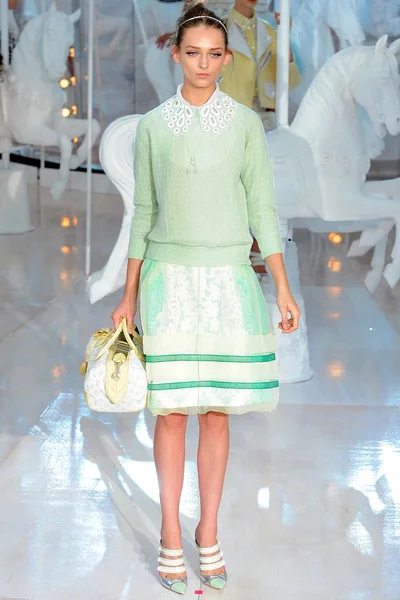 Look 13